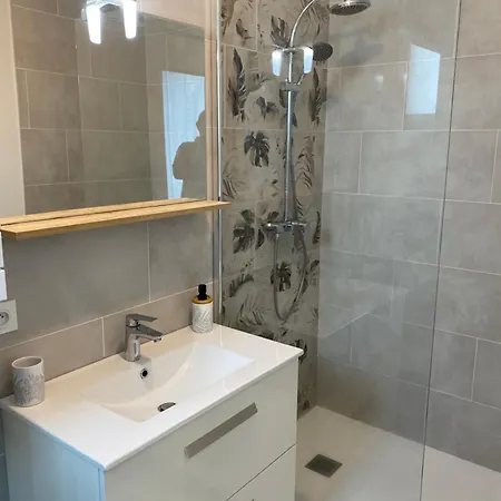 Appartement 2 Chambres Avec Jardin Privatif Chateaugay Exterior photo