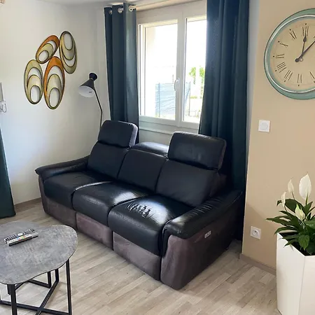 Appartement 2 Chambres Avec Jardin Privatif Chateaugay Exterior photo